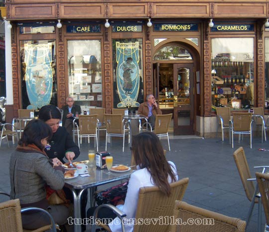 Desayunando en La Campana de Sevilla