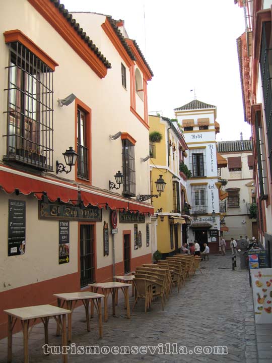 La famosa Hostería del Laurel en el Barrio de Santa Cruz de Sevilla